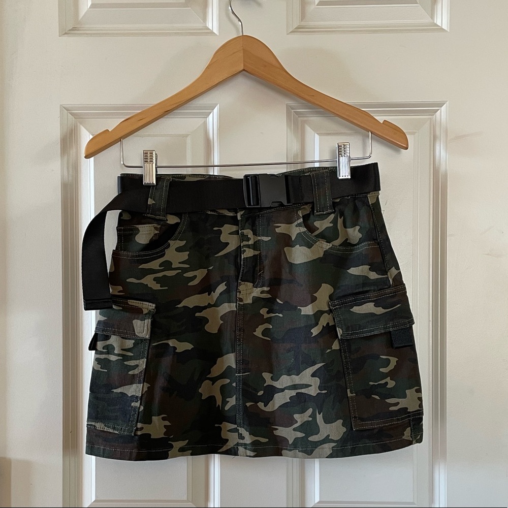 Camo print short belted skirt by Almost Famous